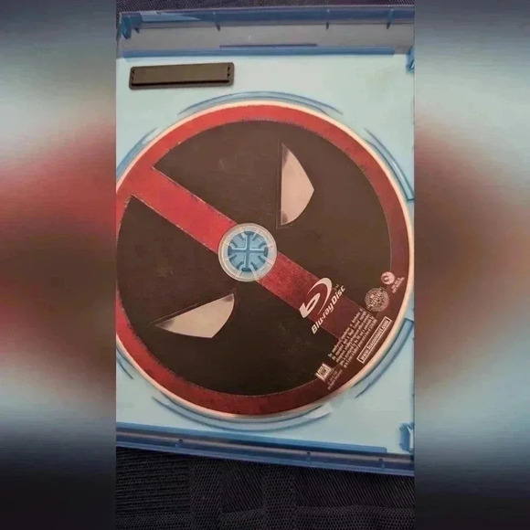Deadpool DVD And Blu-ray (EUC) - Picture 5 of 5
